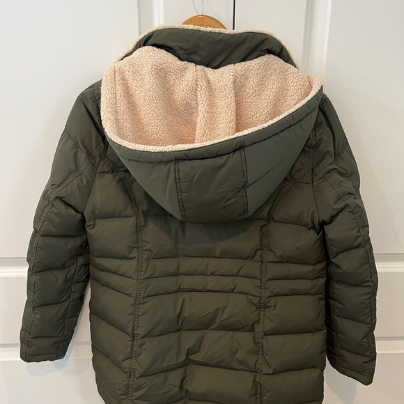 G. H. Bass & Co. women’s medium olive down coat with detachable hood - Picture 4 of 9